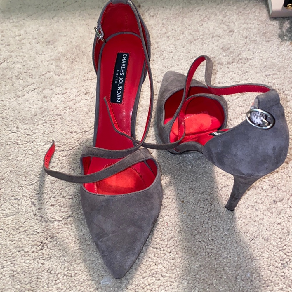 Gray pump with cross foot buckle strap